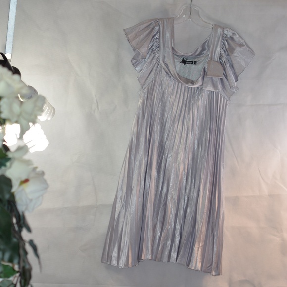 Silver Satiny Pleated /////dress SZ L - Picture 1 of 6